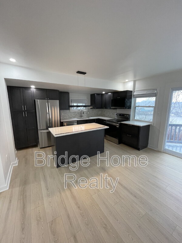 Building Photo - 107 Shoup St