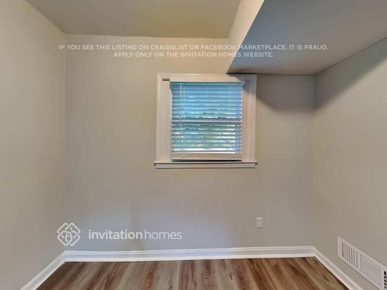 Building Photo - 2465 Surrey Trail