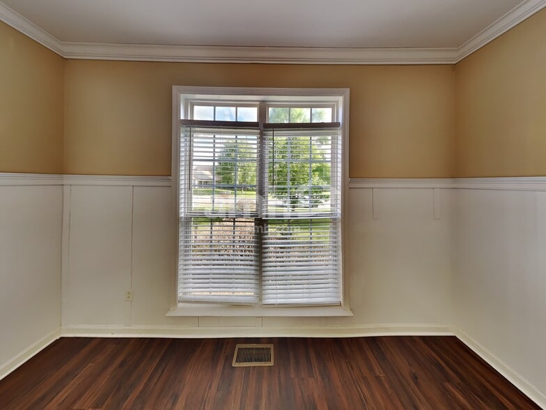 Building Photo - 3434 Wellington Pl