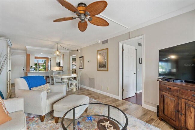 Building Photo - 6277 Bahia Del Mar Blvd S