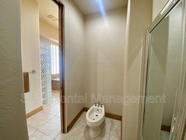 Building Photo - 2336 2336 W Entrada Trail