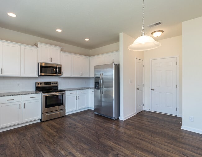 Building Photo - 4831 Birchcrest Ln