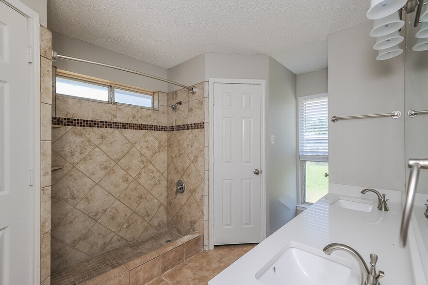 Building Photo - 9105 Cranwell Ct