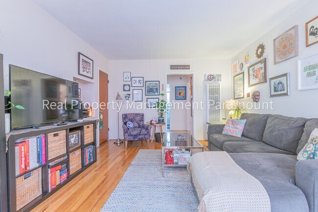 Building Photo - Really nice apartment close to the Grove