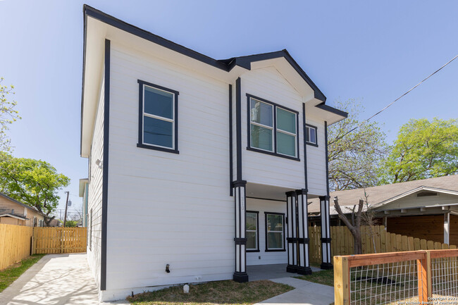Building Photo - 310 Gabriel-