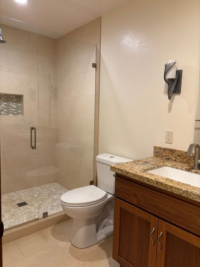 Building Photo - 6 Acres; 3 bedroom 2.5 bath plus bonus roo...