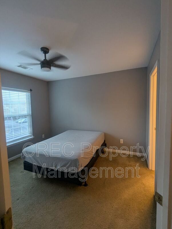 Building Photo - 202 Twin Tree Dr