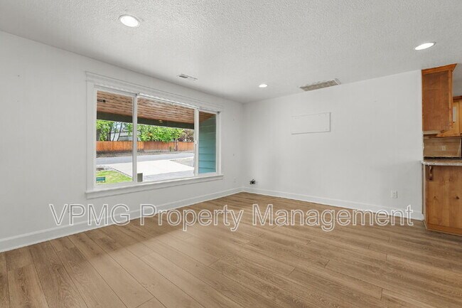 Building Photo - 16704 NE 29th Ave