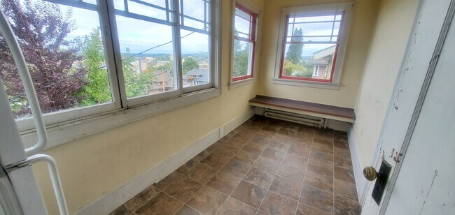 Building Photo - 1015 High St