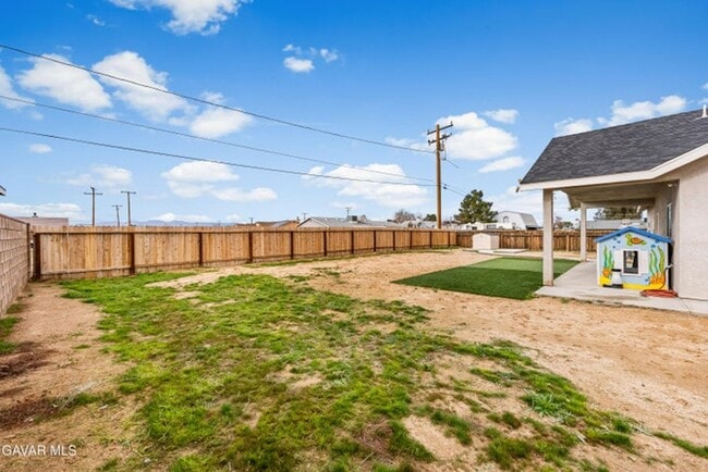 Building Photo - 4Bdrm+Bonus Can Be a 5th Bdrm, 2.5 Bath Home Available Now...$2500 Monthly Rent