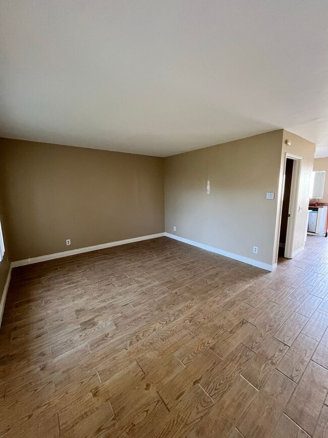 Building Photo - Spacious 3-Bedroom Townhome in Beautiful O...