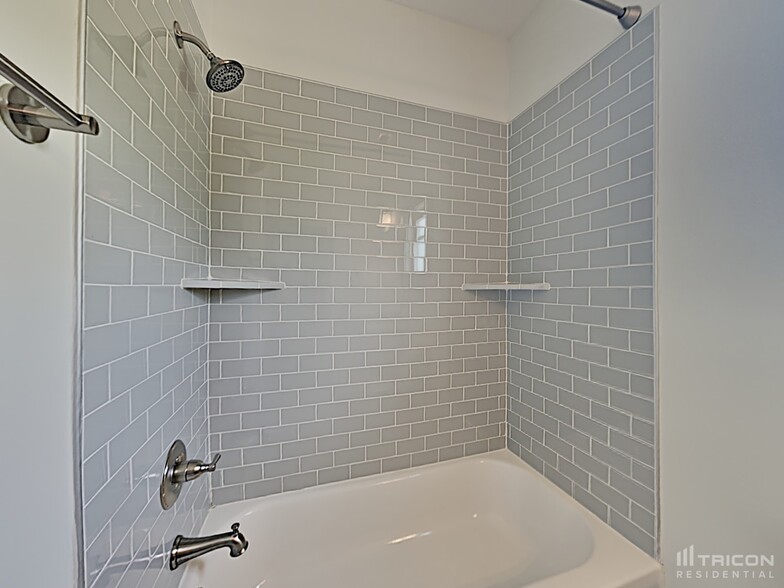 Building Photo - 1234 Hillwood Private Cove