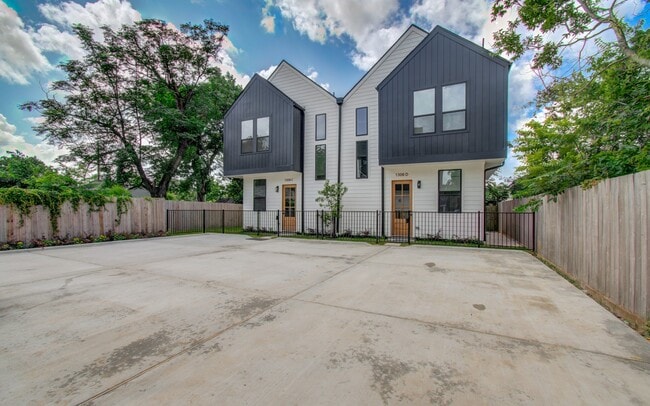 Building Photo - 1308 Tarley St
