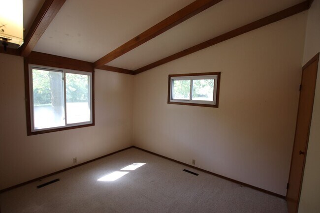 Building Photo - 405 Hamilton St