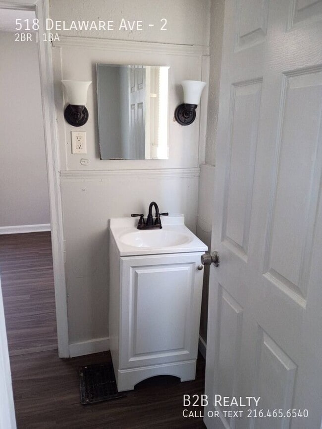 Building Photo - 518 Delaware Ave