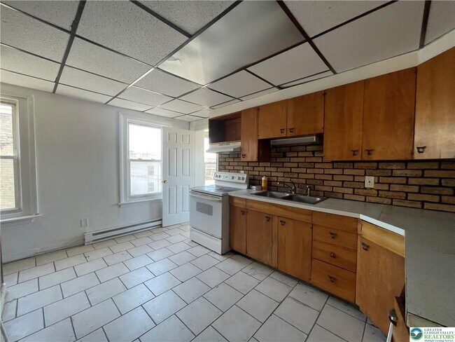 Building Photo - 753 St John St