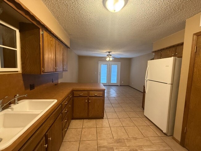 Building Photo - 313 W Pine Ave