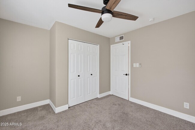 Building Photo - 6833 E Kelton Ln