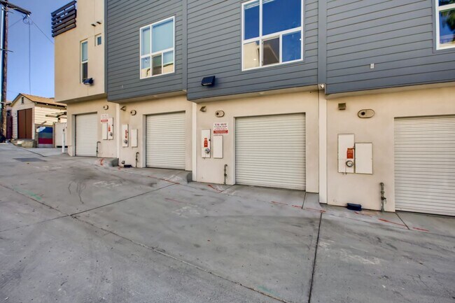 Building Photo - Beautiful Modern Home for Rent in San Diego – Prime Location!