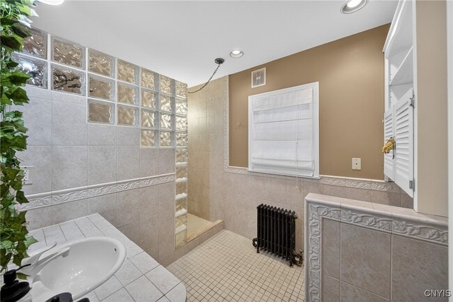 Building Photo - 2340 Court St