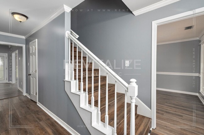 Building Photo - Creole Style 3 Bed 2.5 Bath Home on Oversized Lot