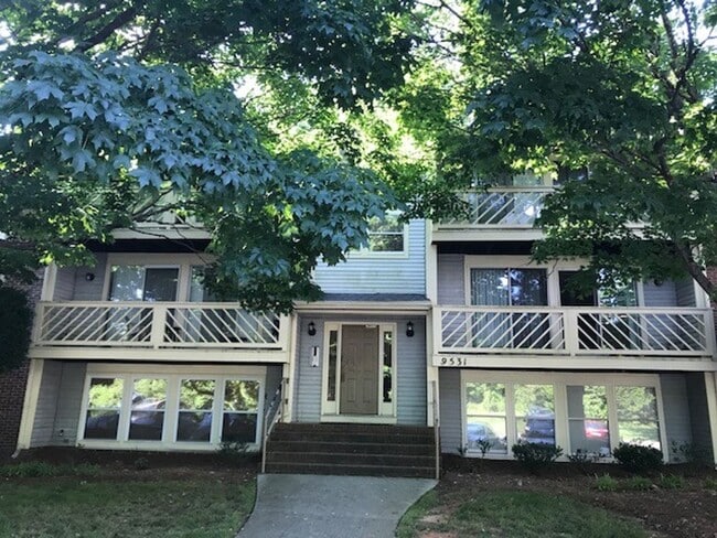 Primary Photo - Available Now! Spacious 2 Bedroom Apartment!!