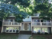 Building Photo - Available Now! Spacious 2 Bedroom Apartment!!