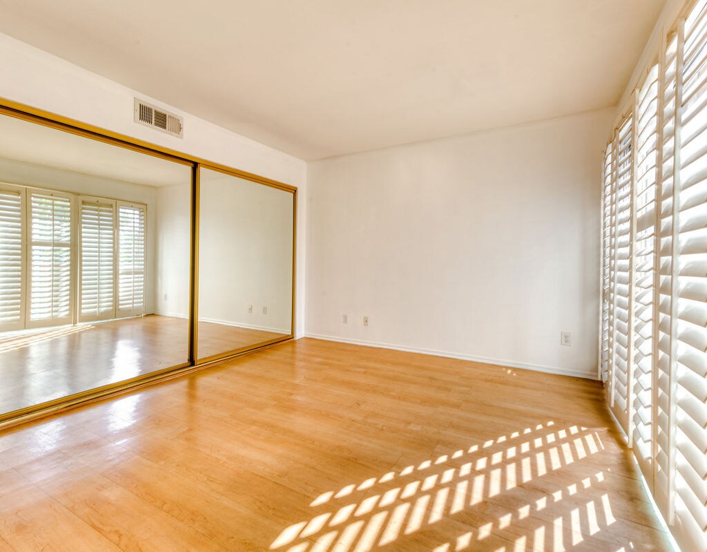 Building Photo - 1040 N Gardner St