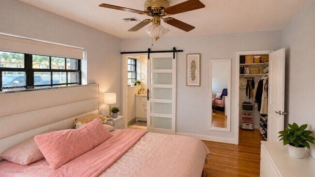 Building Photo - 565 NE 179th Dr