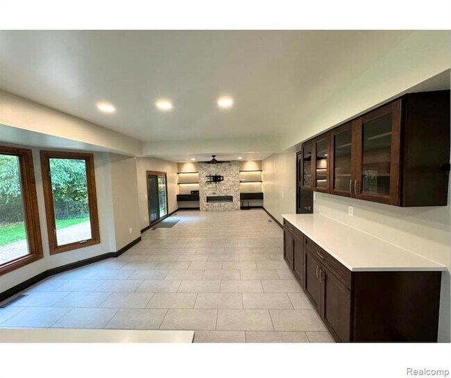 Building Photo - 5160 Orchard Crest