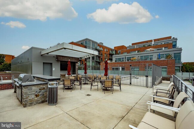Building Photo - 601 N Fairfax St