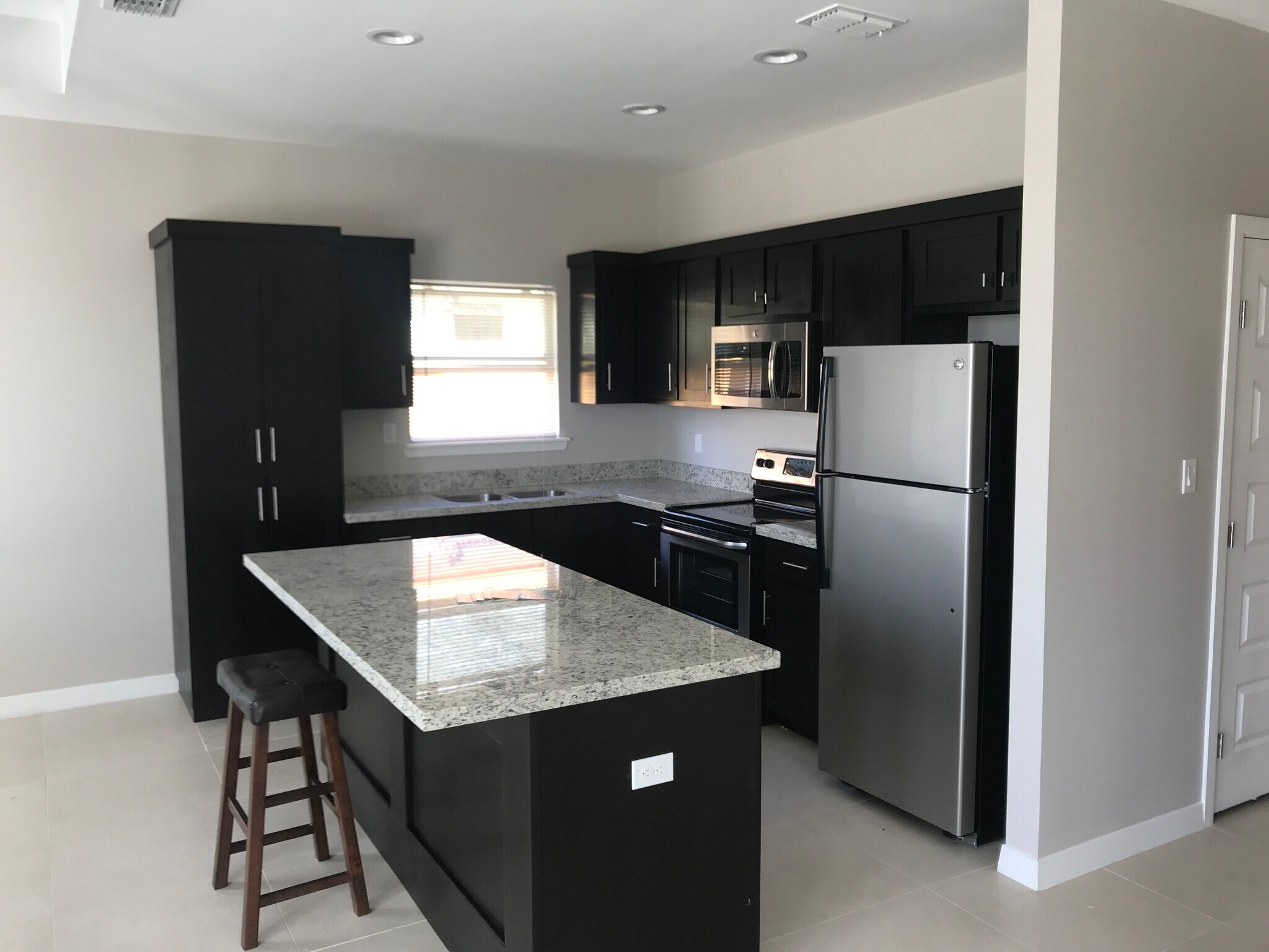 Building Photo - 1516 Coyote Hills