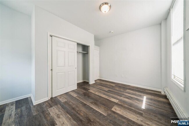 Building Photo - 309 14th St