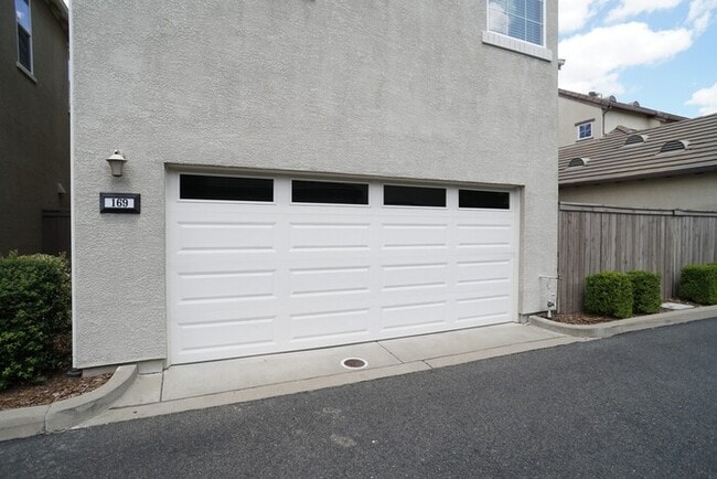 Building Photo - 169 Talmont Cir