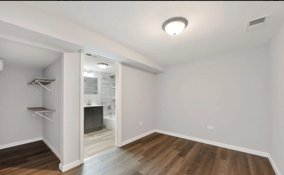 Building Photo - 50 E 37th St