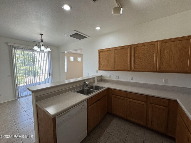 Building Photo - 7015 E Lantern Ln W