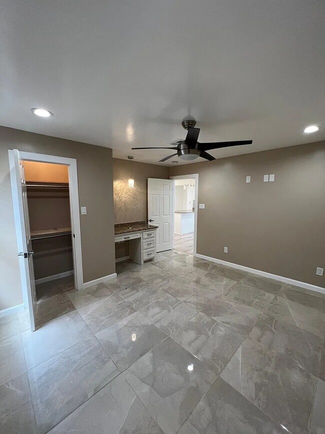 Building Photo - 7214 Corsicana St