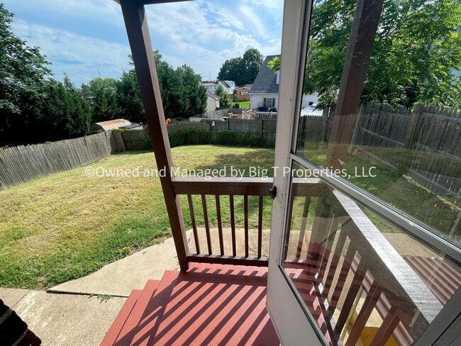 Building Photo - 203 Marsh Ln