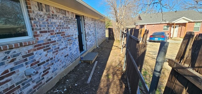 Building Photo - 1401 E Sherman Dr