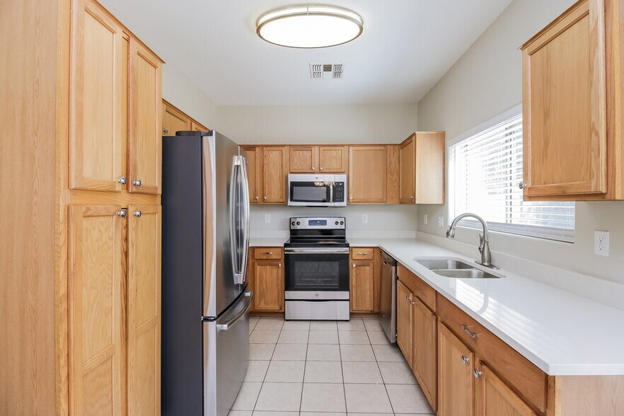 Building Photo - 3377 E Cowboy Cove Trail