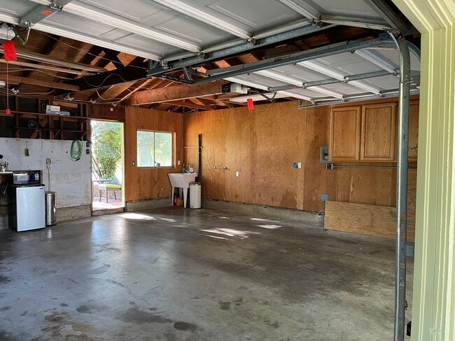 Building Photo - Amazing Garden Hwy Riverfront Home for Rent