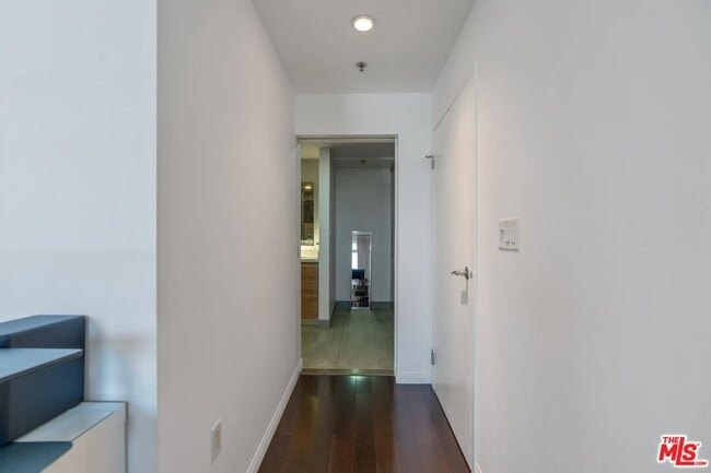 Building Photo - 3785 Wilshire Blvd