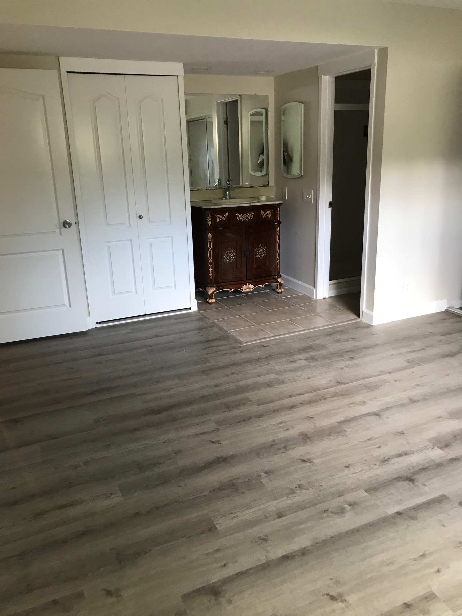 Master bathroom - 500 W Middlefield Rd