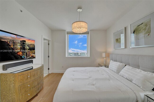 Building Photo - 17875 Collins Ave