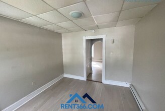 Building Photo - 582 Sunbury St