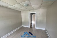 Building Photo - 582 Sunbury St