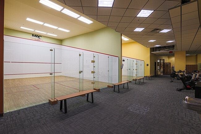 Building Photo - 675 S President St