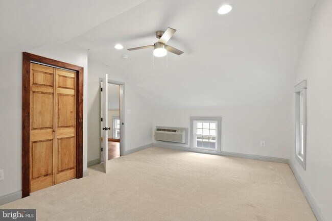 Building Photo - 3502 Buena Vista Ave