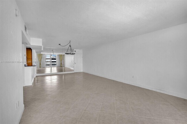 Building Photo - 10350 W Bay Harbor Dr