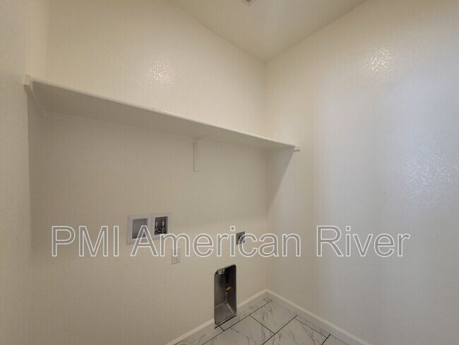 Building Photo - 3805 Amelia Rose Way